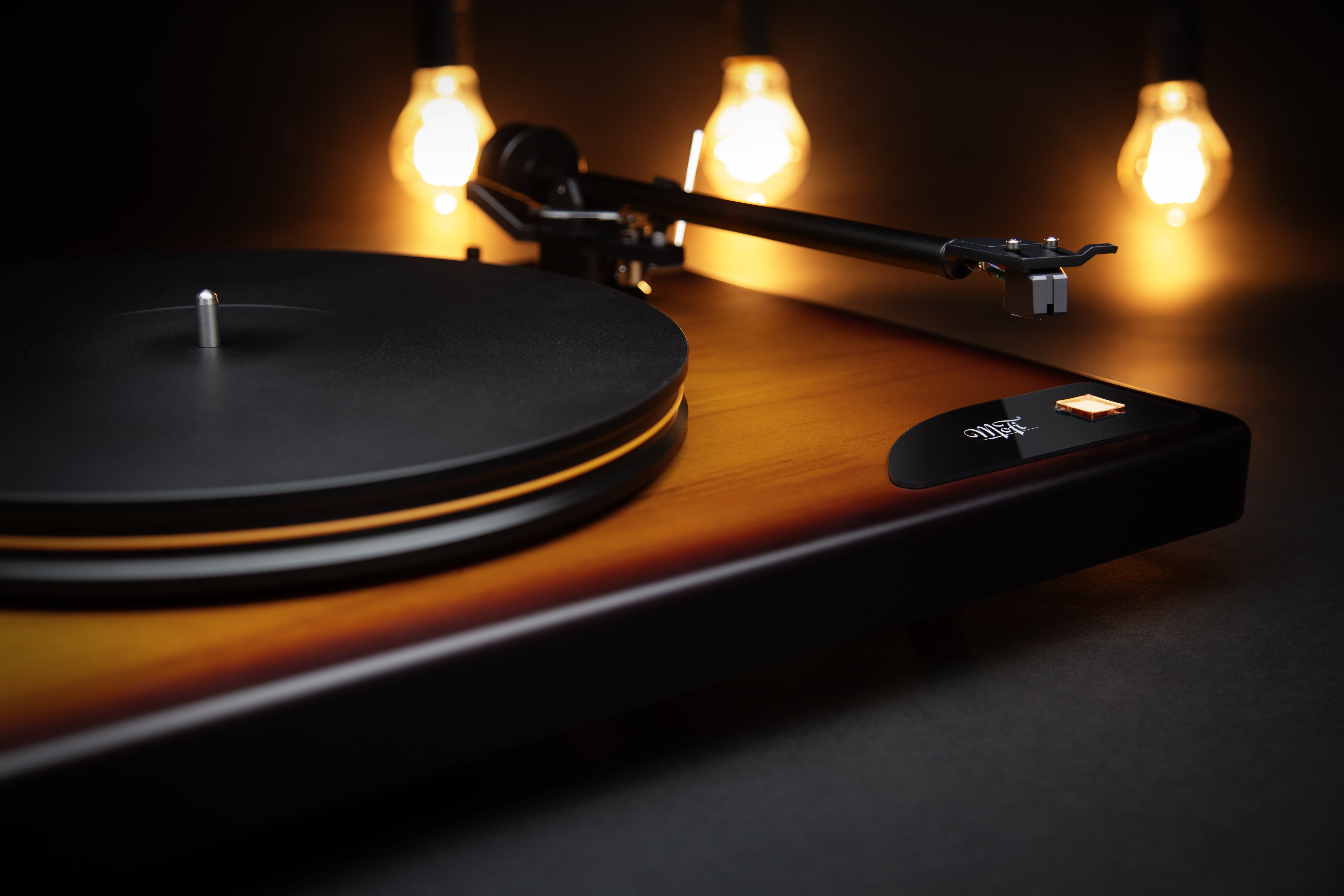 MoFi Electronics x Fender American Vintage Turntable